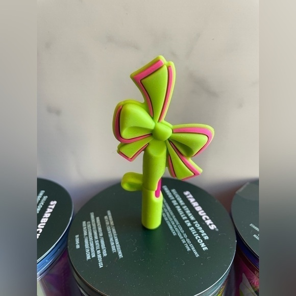 Starbucks Holiday 2023 Plastic Tumbler with Silicon Bow Straw Topper - Picture 6 of 8